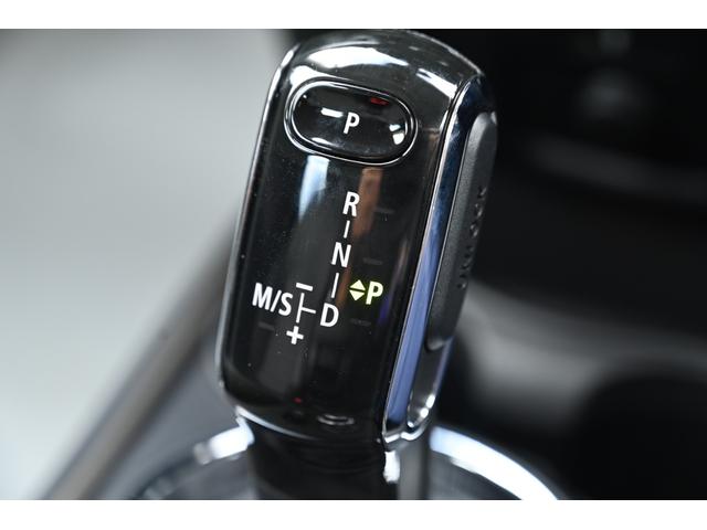 ＭＩＮＩ クーパーＤ　クロスオーバー　クラシック・トリム　純正１７ＡＷ　Ｄメーター　Ｄアシスト　Ｂカメラ　前後ＰＤＣ　コンフォートアクセス　ＥＴＣ２．０　ＬＥＤヘッドライト　ワイヤレスチャージング　ハーフレザーシート　ワンオーナー　ＡｐｐｌｅＣａｒＰｌａｙ（63枚目）