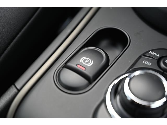 ＭＩＮＩ クーパーＤ　クロスオーバー　クラシック・トリム　純正１７ＡＷ　Ｄメーター　Ｄアシスト　Ｂカメラ　前後ＰＤＣ　コンフォートアクセス　ＥＴＣ２．０　ＬＥＤヘッドライト　ワイヤレスチャージング　ハーフレザーシート　ワンオーナー　ＡｐｐｌｅＣａｒＰｌａｙ（64枚目）