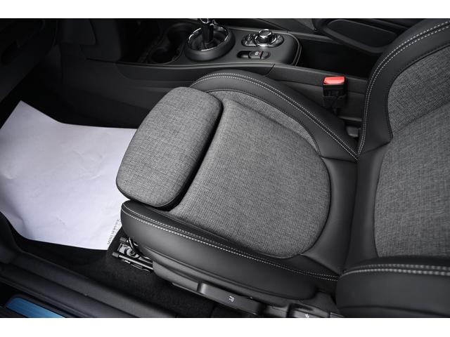 ＭＩＮＩ クーパーＤ　クロスオーバー　クラシック・トリム　純正１７ＡＷ　Ｄメーター　Ｄアシスト　Ｂカメラ　前後ＰＤＣ　コンフォートアクセス　ＥＴＣ２．０　ＬＥＤヘッドライト　ワイヤレスチャージング　ハーフレザーシート　ワンオーナー　ＡｐｐｌｅＣａｒＰｌａｙ（76枚目）