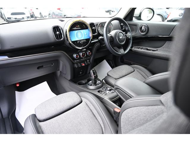 ＭＩＮＩ クーパーＤ　クロスオーバー　クラシック・トリム　純正１７ＡＷ　Ｄメーター　Ｄアシスト　Ｂカメラ　前後ＰＤＣ　コンフォートアクセス　ＥＴＣ２．０　ＬＥＤヘッドライト　ワイヤレスチャージング　ハーフレザーシート　ワンオーナー　ＡｐｐｌｅＣａｒＰｌａｙ（80枚目）