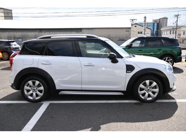 ＭＩＮＩ クーパーＤ　クロスオーバー　純正１７ＡＷ　Ｄアシスト　純正ナビ　Ｂカメラ　ＰＤＣ　ＬＥＤヘッドライト　ＥＴＣ２．０　電動リアゲート　オートライト　レインセンサー　ＡＣＣ（6枚目）