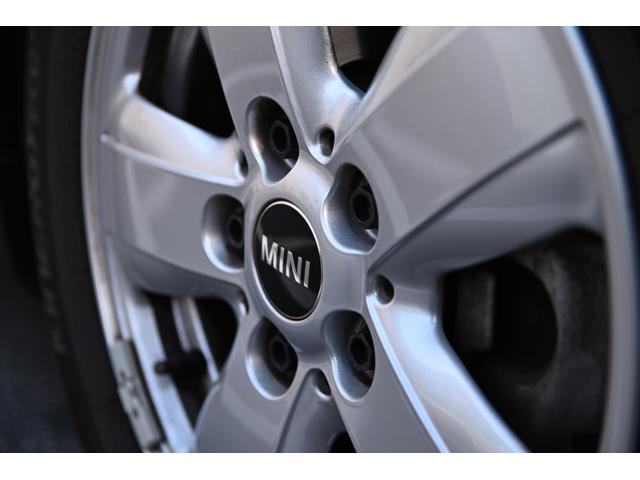ＭＩＮＩ クーパー　純正ナビ　純正１５ＡＷ　前後ＰＤＣ　Ｄアシスト　Ｂカメラ　コンフォートアクセス　アームレスト　ＬＥＤヘッドライト　オートライト　レインセンサー　ワンーオーナー　シートヒーター（18枚目）