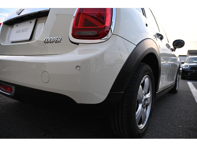 ＭＩＮＩ クーパー　純正ナビ　純正１５ＡＷ　前後ＰＤＣ　Ｄアシスト　Ｂカメラ　コンフォートアクセス　アームレスト　ＬＥＤヘッドライト　オートライト　レインセンサー　ワンーオーナー　シートヒーター（24枚目）