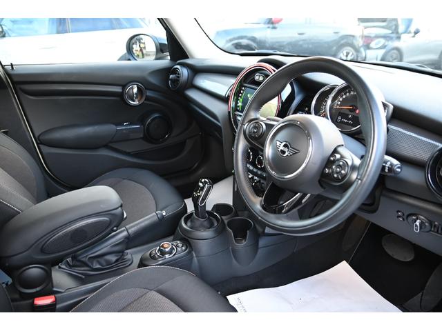 ＭＩＮＩ クーパー　純正ナビ　純正１５ＡＷ　前後ＰＤＣ　Ｄアシスト　Ｂカメラ　コンフォートアクセス　アームレスト　ＬＥＤヘッドライト　オートライト　レインセンサー　ワンーオーナー　シートヒーター（42枚目）