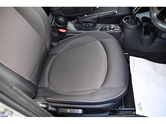 ＭＩＮＩ クーパー　純正ナビ　純正１５ＡＷ　前後ＰＤＣ　Ｄアシスト　Ｂカメラ　コンフォートアクセス　アームレスト　ＬＥＤヘッドライト　オートライト　レインセンサー　ワンーオーナー　シートヒーター（43枚目）