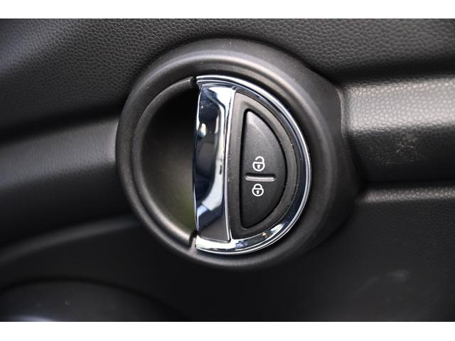 ＭＩＮＩ クーパー　純正ナビ　純正１５ＡＷ　前後ＰＤＣ　Ｄアシスト　Ｂカメラ　コンフォートアクセス　アームレスト　ＬＥＤヘッドライト　オートライト　レインセンサー　ワンーオーナー　シートヒーター（45枚目）