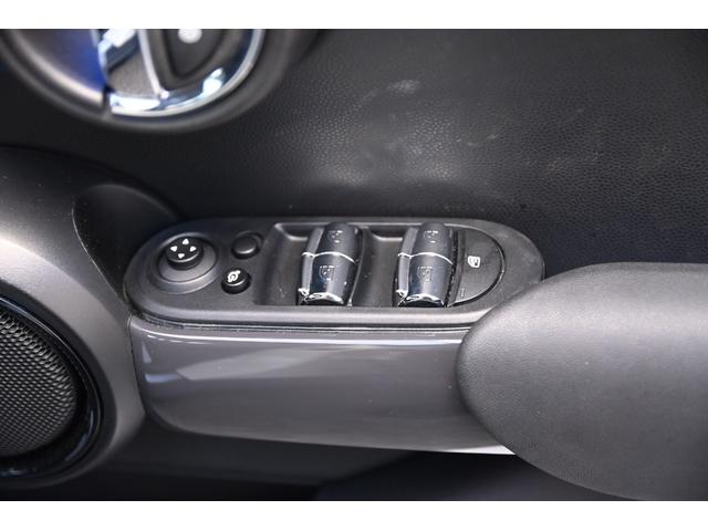 ＭＩＮＩ クーパー　純正ナビ　純正１５ＡＷ　前後ＰＤＣ　Ｄアシスト　Ｂカメラ　コンフォートアクセス　アームレスト　ＬＥＤヘッドライト　オートライト　レインセンサー　ワンーオーナー　シートヒーター（46枚目）