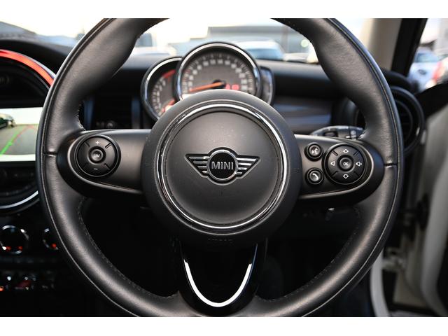 ＭＩＮＩ クーパー　純正ナビ　純正１５ＡＷ　前後ＰＤＣ　Ｄアシスト　Ｂカメラ　コンフォートアクセス　アームレスト　ＬＥＤヘッドライト　オートライト　レインセンサー　ワンーオーナー　シートヒーター（49枚目）
