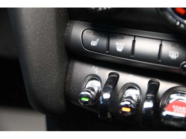 ＭＩＮＩ クーパー　純正ナビ　純正１５ＡＷ　前後ＰＤＣ　Ｄアシスト　Ｂカメラ　コンフォートアクセス　アームレスト　ＬＥＤヘッドライト　オートライト　レインセンサー　ワンーオーナー　シートヒーター（60枚目）