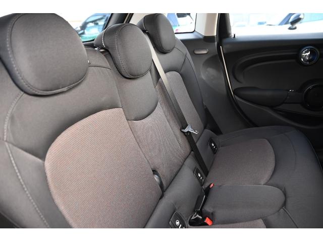 ＭＩＮＩ クーパー　純正ナビ　純正１５ＡＷ　前後ＰＤＣ　Ｄアシスト　Ｂカメラ　コンフォートアクセス　アームレスト　ＬＥＤヘッドライト　オートライト　レインセンサー　ワンーオーナー　シートヒーター（70枚目）