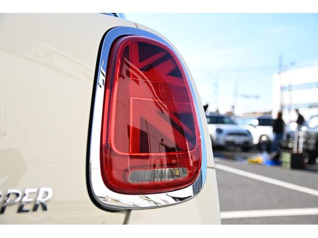 ＭＩＮＩ クーパー　エッセンシャル・トリム　純正１６ＡＷ　Ｂカメラ　前後ＰＤＣ　コンフォートアクセス　アームレスト　ＥＴＣ２．０　ＬＥＤヘッドライト　レインセンサー　ハーフレザーシート　ドライビングモード　クルコン　ＡｐｐｌｅＣａｒＰｌａｙ（27枚目）