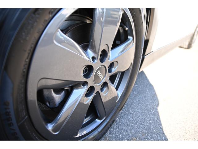 ＭＩＮＩ クーパー　エッセンシャル・トリム　純正１６ＡＷ　Ｂカメラ　前後ＰＤＣ　コンフォートアクセス　アームレスト　ＥＴＣ２．０　ＬＥＤヘッドライト　レインセンサー　ハーフレザーシート　ドライビングモード　クルコン　ＡｐｐｌｅＣａｒＰｌａｙ（35枚目）