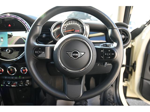 ＭＩＮＩ クーパー　エッセンシャル・トリム　純正１６ＡＷ　Ｂカメラ　前後ＰＤＣ　コンフォートアクセス　アームレスト　ＥＴＣ２．０　ＬＥＤヘッドライト　レインセンサー　ハーフレザーシート　ドライビングモード　クルコン　ＡｐｐｌｅＣａｒＰｌａｙ（45枚目）