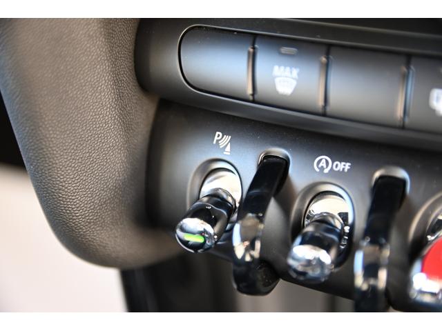 ＭＩＮＩ クーパー　エッセンシャル・トリム　純正１６ＡＷ　Ｂカメラ　前後ＰＤＣ　コンフォートアクセス　アームレスト　ＥＴＣ２．０　ＬＥＤヘッドライト　レインセンサー　ハーフレザーシート　ドライビングモード　クルコン　ＡｐｐｌｅＣａｒＰｌａｙ（54枚目）