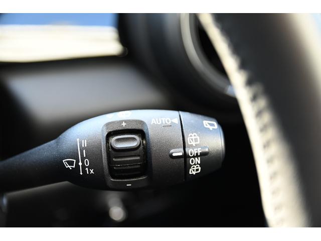 ＭＩＮＩ クーパー　エッセンシャル・トリム　純正１６ＡＷ　Ｂカメラ　前後ＰＤＣ　コンフォートアクセス　アームレスト　ＥＴＣ２．０　ＬＥＤヘッドライト　レインセンサー　ハーフレザーシート　ドライビングモード　クルコン　ＡｐｐｌｅＣａｒＰｌａｙ（62枚目）