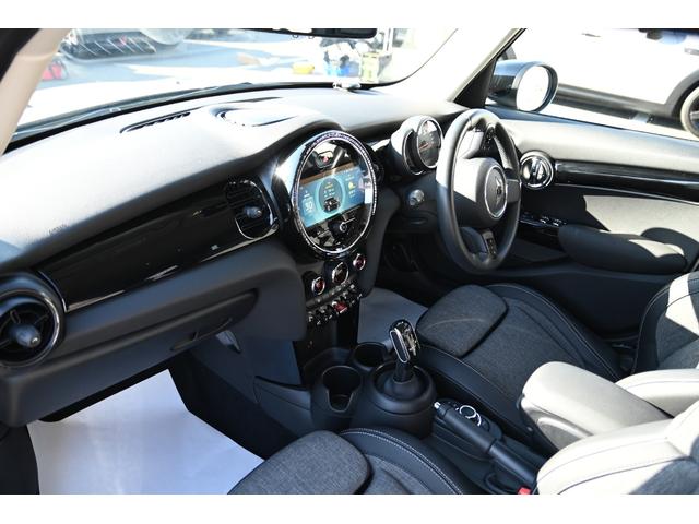 ＭＩＮＩ クーパー　エッセンシャル・トリム　純正１６ＡＷ　Ｂカメラ　前後ＰＤＣ　コンフォートアクセス　アームレスト　ＥＴＣ２．０　ＬＥＤヘッドライト　レインセンサー　ハーフレザーシート　ドライビングモード　クルコン　ＡｐｐｌｅＣａｒＰｌａｙ（70枚目）