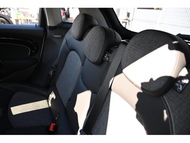 ＭＩＮＩ クーパー　エッセンシャル・トリム　純正１６ＡＷ　Ｂカメラ　前後ＰＤＣ　コンフォートアクセス　アームレスト　ＥＴＣ２．０　ＬＥＤヘッドライト　レインセンサー　ハーフレザーシート　ドライビングモード　クルコン　ＡｐｐｌｅＣａｒＰｌａｙ（75枚目）