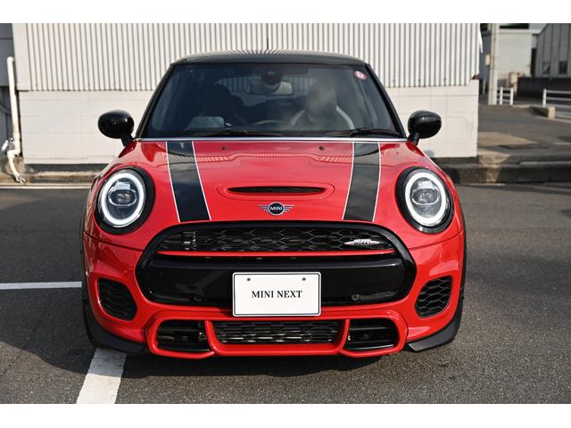 ＭＩＮＩ ジョンクーパーワークス　純正ナビ　純正１８インチＡＷ　Ｄメーター　Ｄアシスト　Ｂカメラ　ＰＤＣ　コンフォートアクセス　アームレスト　ＥＴＣ２．０　ＬＥＤヘッドライト　ドライビングモード　ＨＵＤ　ＡＣＣ　シートヒーター（3枚目）