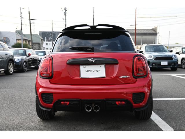 ＭＩＮＩ ジョンクーパーワークス　純正ナビ　純正１８インチＡＷ　Ｄメーター　Ｄアシスト　Ｂカメラ　ＰＤＣ　コンフォートアクセス　アームレスト　ＥＴＣ２．０　ＬＥＤヘッドライト　ドライビングモード　ＨＵＤ　ＡＣＣ　シートヒーター（7枚目）