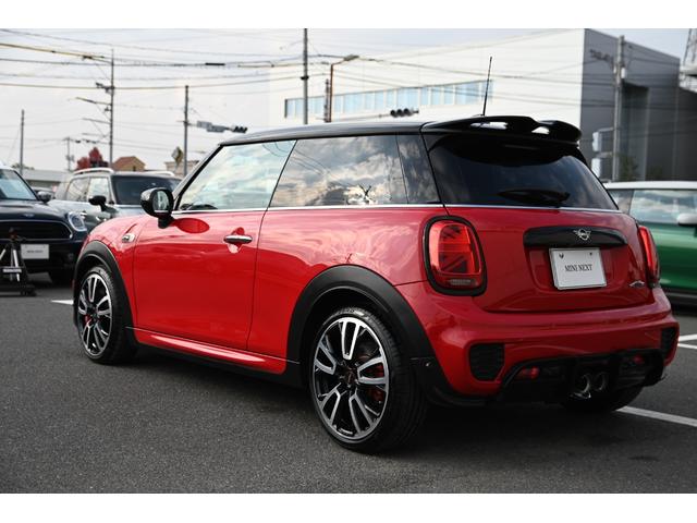 ＭＩＮＩ ジョンクーパーワークス　純正ナビ　純正１８インチＡＷ　Ｄメーター　Ｄアシスト　Ｂカメラ　ＰＤＣ　コンフォートアクセス　アームレスト　ＥＴＣ２．０　ＬＥＤヘッドライト　ドライビングモード　ＨＵＤ　ＡＣＣ　シートヒーター（8枚目）