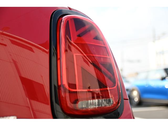 ＭＩＮＩ ジョンクーパーワークス　純正ナビ　純正１８インチＡＷ　Ｄメーター　Ｄアシスト　Ｂカメラ　ＰＤＣ　コンフォートアクセス　アームレスト　ＥＴＣ２．０　ＬＥＤヘッドライト　ドライビングモード　ＨＵＤ　ＡＣＣ　シートヒーター（30枚目）