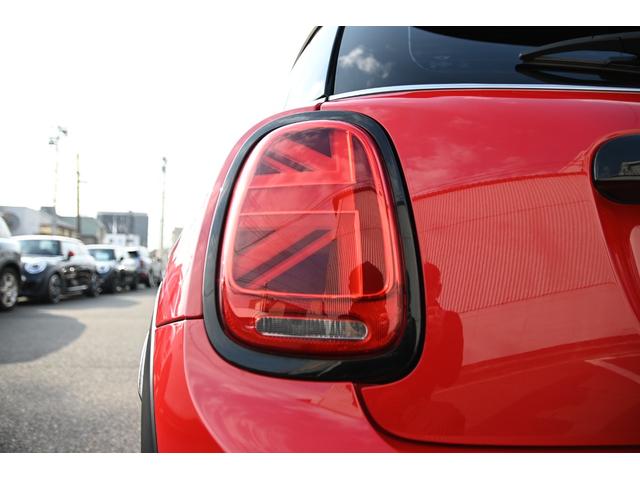 ＭＩＮＩ ジョンクーパーワークス　純正ナビ　純正１８インチＡＷ　Ｄメーター　Ｄアシスト　Ｂカメラ　ＰＤＣ　コンフォートアクセス　アームレスト　ＥＴＣ２．０　ＬＥＤヘッドライト　ドライビングモード　ＨＵＤ　ＡＣＣ　シートヒーター（34枚目）