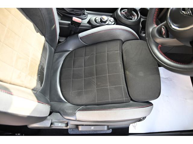 ＭＩＮＩ ジョンクーパーワークス　純正ナビ　純正１８インチＡＷ　Ｄメーター　Ｄアシスト　Ｂカメラ　ＰＤＣ　コンフォートアクセス　アームレスト　ＥＴＣ２．０　ＬＥＤヘッドライト　ドライビングモード　ＨＵＤ　ＡＣＣ　シートヒーター（49枚目）