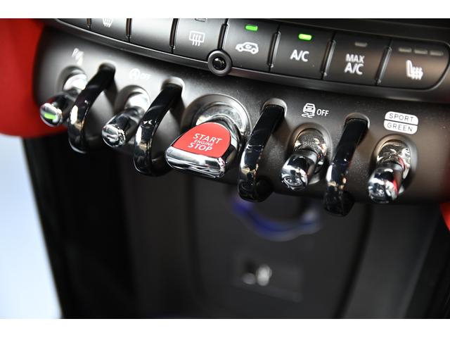 ＭＩＮＩ ジョンクーパーワークス　純正ナビ　純正１８インチＡＷ　Ｄメーター　Ｄアシスト　Ｂカメラ　ＰＤＣ　コンフォートアクセス　アームレスト　ＥＴＣ２．０　ＬＥＤヘッドライト　ドライビングモード　ＨＵＤ　ＡＣＣ　シートヒーター（68枚目）