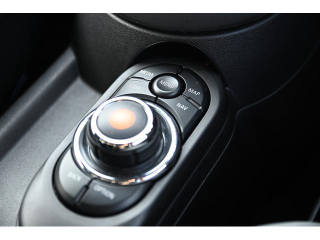 ＭＩＮＩ ジョンクーパーワークス　純正ナビ　純正１８インチＡＷ　Ｄメーター　Ｄアシスト　Ｂカメラ　ＰＤＣ　コンフォートアクセス　アームレスト　ＥＴＣ２．０　ＬＥＤヘッドライト　ドライビングモード　ＨＵＤ　ＡＣＣ　シートヒーター（71枚目）