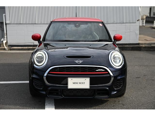 ＭＩＮＩ ジョンクーパーワークス　純正ＨＤＤナビ　純正１８インチＡＷ　Ｄアシスト　Ｂカメラ　ＰＤＣ　コンフォートアクセス　アームレスト　ＥＴＣ２．０　ＬＥＤヘッドライト　ドライビングモード　レインセンサー　ＨＵＤ　ＡＣＣ　ワンオーナー（3枚目）