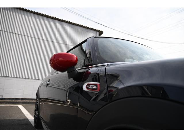 ＭＩＮＩ ジョンクーパーワークス　純正ＨＤＤナビ　純正１８インチＡＷ　Ｄアシスト　Ｂカメラ　ＰＤＣ　コンフォートアクセス　アームレスト　ＥＴＣ２．０　ＬＥＤヘッドライト　ドライビングモード　レインセンサー　ＨＵＤ　ＡＣＣ　ワンオーナー（17枚目）