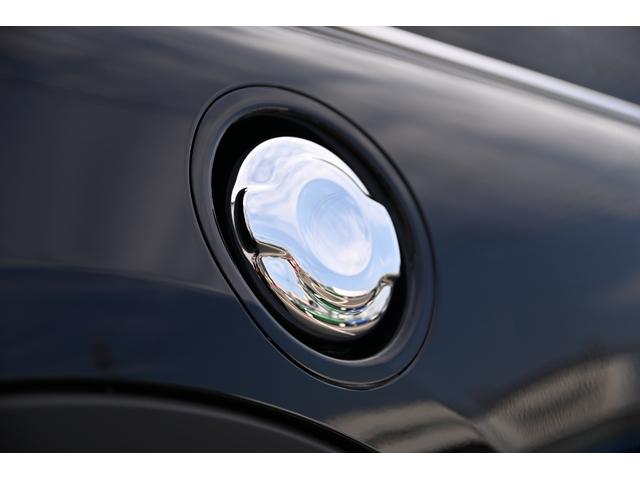 ＭＩＮＩ ジョンクーパーワークス　純正ＨＤＤナビ　純正１８インチＡＷ　Ｄアシスト　Ｂカメラ　ＰＤＣ　コンフォートアクセス　アームレスト　ＥＴＣ２．０　ＬＥＤヘッドライト　ドライビングモード　レインセンサー　ＨＵＤ　ＡＣＣ　ワンオーナー（21枚目）