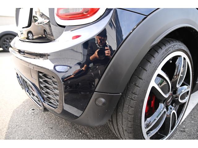 ＭＩＮＩ ジョンクーパーワークス　純正ＨＤＤナビ　純正１８インチＡＷ　Ｄアシスト　Ｂカメラ　ＰＤＣ　コンフォートアクセス　アームレスト　ＥＴＣ２．０　ＬＥＤヘッドライト　ドライビングモード　レインセンサー　ＨＵＤ　ＡＣＣ　ワンオーナー（23枚目）