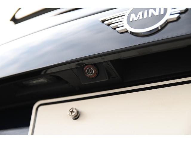 ＭＩＮＩ ジョンクーパーワークス　純正ＨＤＤナビ　純正１８インチＡＷ　Ｄアシスト　Ｂカメラ　ＰＤＣ　コンフォートアクセス　アームレスト　ＥＴＣ２．０　ＬＥＤヘッドライト　ドライビングモード　レインセンサー　ＨＵＤ　ＡＣＣ　ワンオーナー（26枚目）