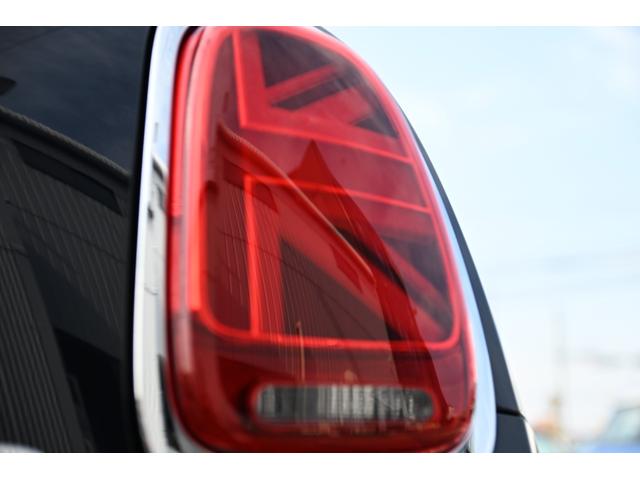 ＭＩＮＩ ジョンクーパーワークス　純正ＨＤＤナビ　純正１８インチＡＷ　Ｄアシスト　Ｂカメラ　ＰＤＣ　コンフォートアクセス　アームレスト　ＥＴＣ２．０　ＬＥＤヘッドライト　ドライビングモード　レインセンサー　ＨＵＤ　ＡＣＣ　ワンオーナー（28枚目）