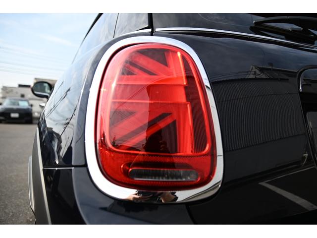 ＭＩＮＩ ジョンクーパーワークス　純正ＨＤＤナビ　純正１８インチＡＷ　Ｄアシスト　Ｂカメラ　ＰＤＣ　コンフォートアクセス　アームレスト　ＥＴＣ２．０　ＬＥＤヘッドライト　ドライビングモード　レインセンサー　ＨＵＤ　ＡＣＣ　ワンオーナー（31枚目）