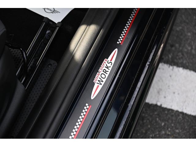 ＭＩＮＩ ジョンクーパーワークス　純正ＨＤＤナビ　純正１８インチＡＷ　Ｄアシスト　Ｂカメラ　ＰＤＣ　コンフォートアクセス　アームレスト　ＥＴＣ２．０　ＬＥＤヘッドライト　ドライビングモード　レインセンサー　ＨＵＤ　ＡＣＣ　ワンオーナー（46枚目）