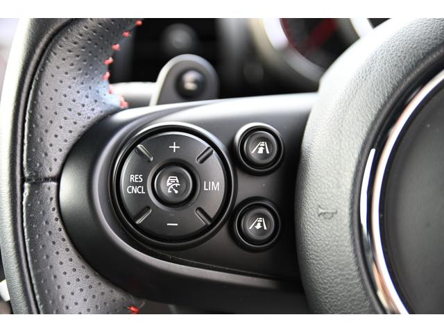 ＭＩＮＩ ジョンクーパーワークス　純正ＨＤＤナビ　純正１８インチＡＷ　Ｄアシスト　Ｂカメラ　ＰＤＣ　コンフォートアクセス　アームレスト　ＥＴＣ２．０　ＬＥＤヘッドライト　ドライビングモード　レインセンサー　ＨＵＤ　ＡＣＣ　ワンオーナー（50枚目）