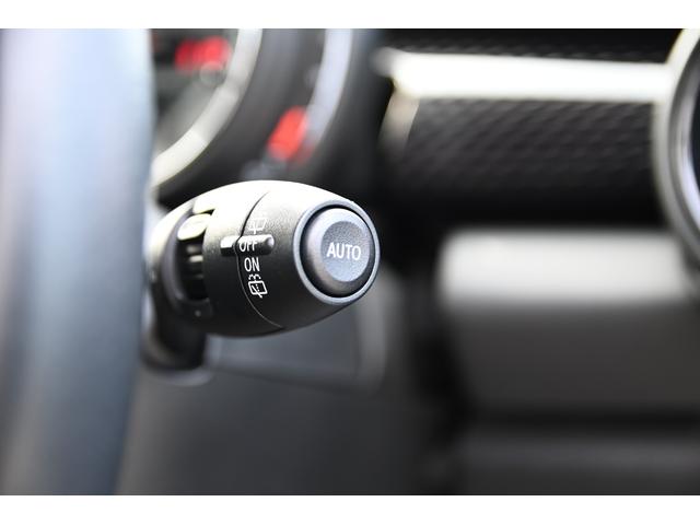 ＭＩＮＩ ジョンクーパーワークス　純正ＨＤＤナビ　純正１８インチＡＷ　Ｄアシスト　Ｂカメラ　ＰＤＣ　コンフォートアクセス　アームレスト　ＥＴＣ２．０　ＬＥＤヘッドライト　ドライビングモード　レインセンサー　ＨＵＤ　ＡＣＣ　ワンオーナー（54枚目）