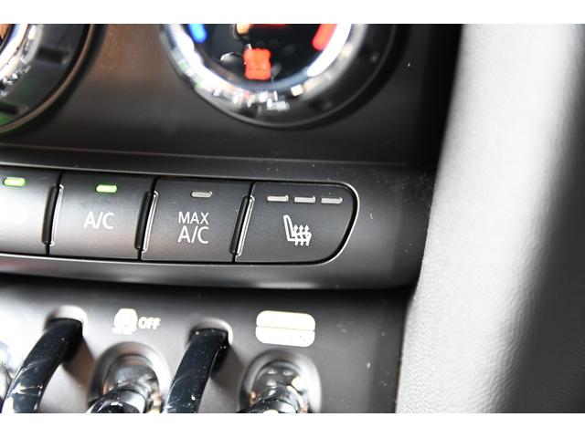 ＭＩＮＩ ジョンクーパーワークス　純正ＨＤＤナビ　純正１８インチＡＷ　Ｄアシスト　Ｂカメラ　ＰＤＣ　コンフォートアクセス　アームレスト　ＥＴＣ２．０　ＬＥＤヘッドライト　ドライビングモード　レインセンサー　ＨＵＤ　ＡＣＣ　ワンオーナー（63枚目）