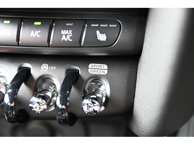 ＭＩＮＩ ジョンクーパーワークス　純正ＨＤＤナビ　純正１８インチＡＷ　Ｄアシスト　Ｂカメラ　ＰＤＣ　コンフォートアクセス　アームレスト　ＥＴＣ２．０　ＬＥＤヘッドライト　ドライビングモード　レインセンサー　ＨＵＤ　ＡＣＣ　ワンオーナー（64枚目）