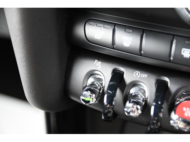 ＭＩＮＩ ジョンクーパーワークス　純正ＨＤＤナビ　純正１８インチＡＷ　Ｄアシスト　Ｂカメラ　ＰＤＣ　コンフォートアクセス　アームレスト　ＥＴＣ２．０　ＬＥＤヘッドライト　ドライビングモード　レインセンサー　ＨＵＤ　ＡＣＣ　ワンオーナー（66枚目）