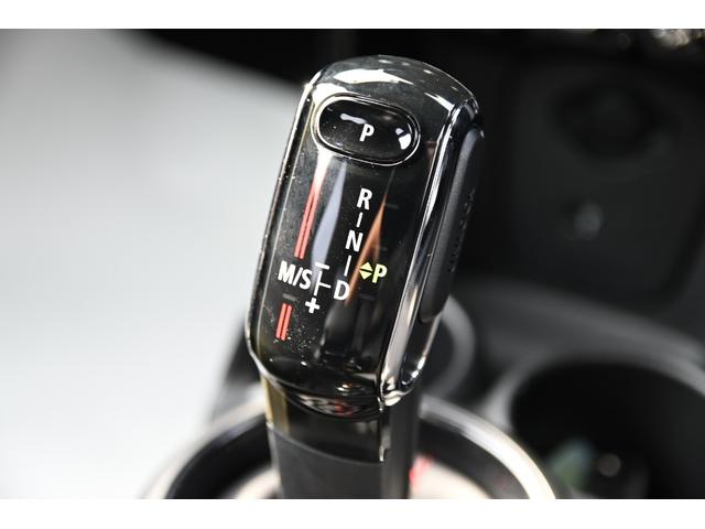 ＭＩＮＩ ジョンクーパーワークス　純正ＨＤＤナビ　純正１８インチＡＷ　Ｄアシスト　Ｂカメラ　ＰＤＣ　コンフォートアクセス　アームレスト　ＥＴＣ２．０　ＬＥＤヘッドライト　ドライビングモード　レインセンサー　ＨＵＤ　ＡＣＣ　ワンオーナー（68枚目）