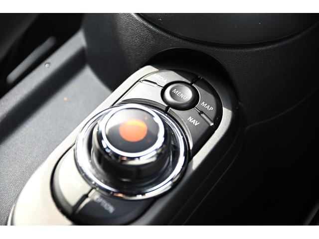 ＭＩＮＩ ジョンクーパーワークス　純正ＨＤＤナビ　純正１８インチＡＷ　Ｄアシスト　Ｂカメラ　ＰＤＣ　コンフォートアクセス　アームレスト　ＥＴＣ２．０　ＬＥＤヘッドライト　ドライビングモード　レインセンサー　ＨＵＤ　ＡＣＣ　ワンオーナー（69枚目）