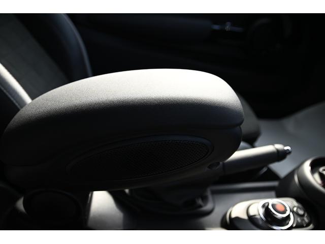 ＭＩＮＩ ジョンクーパーワークス　純正ＨＤＤナビ　純正１８インチＡＷ　Ｄアシスト　Ｂカメラ　ＰＤＣ　コンフォートアクセス　アームレスト　ＥＴＣ２．０　ＬＥＤヘッドライト　ドライビングモード　レインセンサー　ＨＵＤ　ＡＣＣ　ワンオーナー（70枚目）