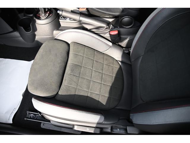 ＭＩＮＩ ジョンクーパーワークス　純正ＨＤＤナビ　純正１８インチＡＷ　Ｄアシスト　Ｂカメラ　ＰＤＣ　コンフォートアクセス　アームレスト　ＥＴＣ２．０　ＬＥＤヘッドライト　ドライビングモード　レインセンサー　ＨＵＤ　ＡＣＣ　ワンオーナー（77枚目）