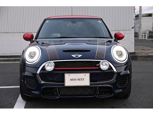 ＭＩＮＩ ジョンクーパーワークス　純正ＨＤＤナビ　純正１８インチＡＷ　Ｂカメラ　ＰＤＣ　コンフォートアクセス　ＥＴＣ２．０　ＬＥＤヘッドライト　オートライト　レインセンサー　Ｄモード　クルコン　ＨＵＤ（3枚目）