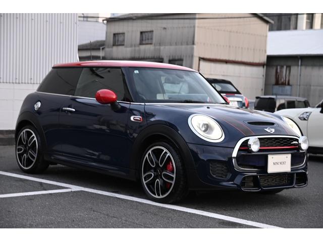 ＭＩＮＩ ジョンクーパーワークス　純正ＨＤＤナビ　純正１８インチＡＷ　Ｂカメラ　ＰＤＣ　コンフォートアクセス　ＥＴＣ２．０　ＬＥＤヘッドライト　オートライト　レインセンサー　Ｄモード　クルコン　ＨＵＤ（4枚目）