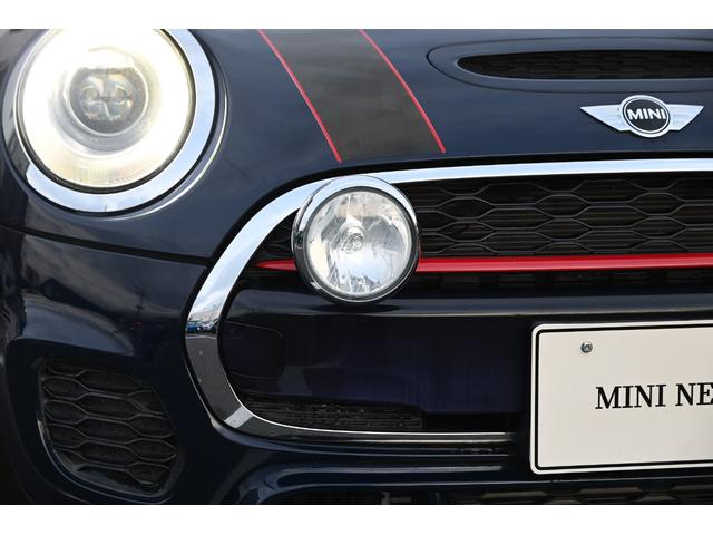 ＭＩＮＩ ジョンクーパーワークス　純正ＨＤＤナビ　純正１８インチＡＷ　Ｂカメラ　ＰＤＣ　コンフォートアクセス　ＥＴＣ２．０　ＬＥＤヘッドライト　オートライト　レインセンサー　Ｄモード　クルコン　ＨＵＤ（11枚目）