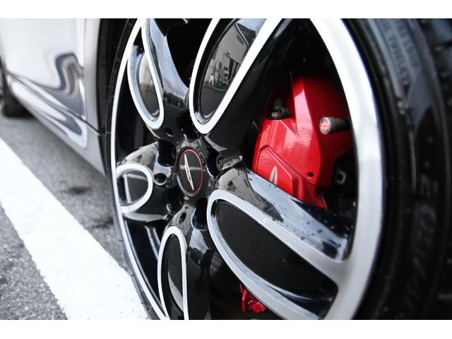 ＭＩＮＩ ジョンクーパーワークス　純正ＨＤＤナビ　純正１８インチＡＷ　Ｂカメラ　ＰＤＣ　コンフォートアクセス　ＥＴＣ２．０　ＬＥＤヘッドライト　オートライト　レインセンサー　Ｄモード　クルコン　ＨＵＤ（12枚目）